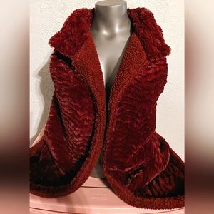 💚 3 for $25 RR Burgundy Faux Fur Vest OS
